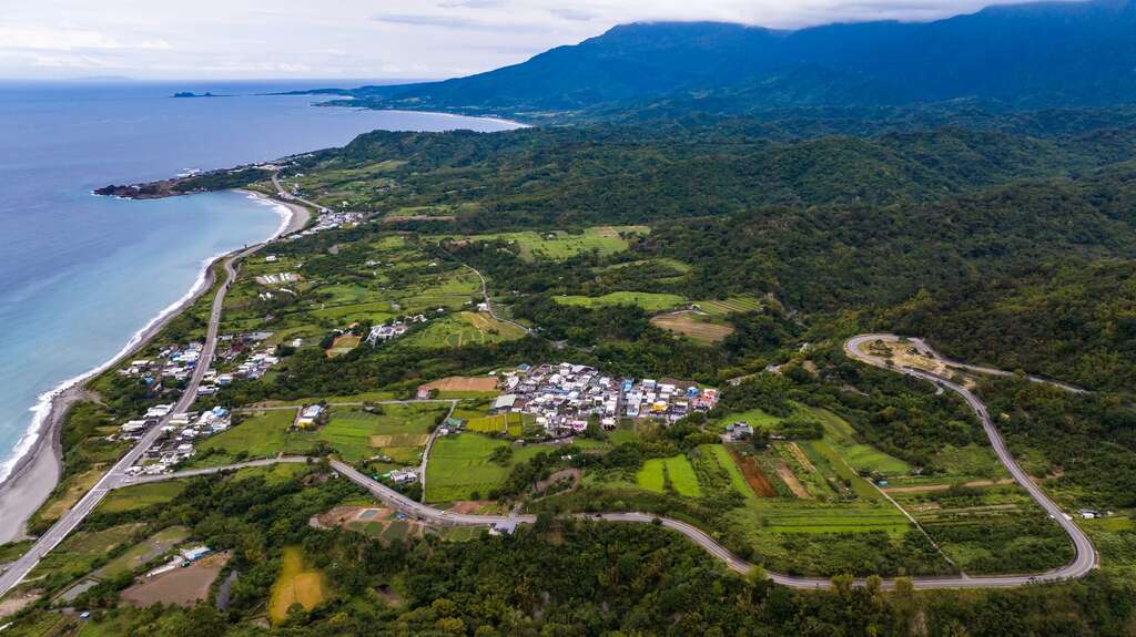 山谷風光以及一望無際的太平洋