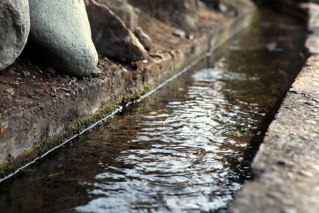 水往上流