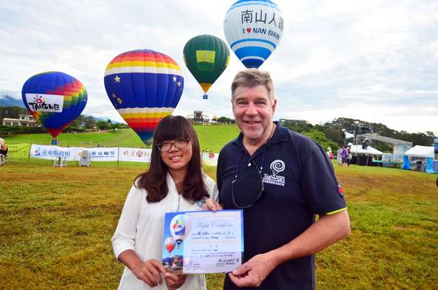 It is a story about a girl from Beijing chasing the hot air balloon in Taitiung