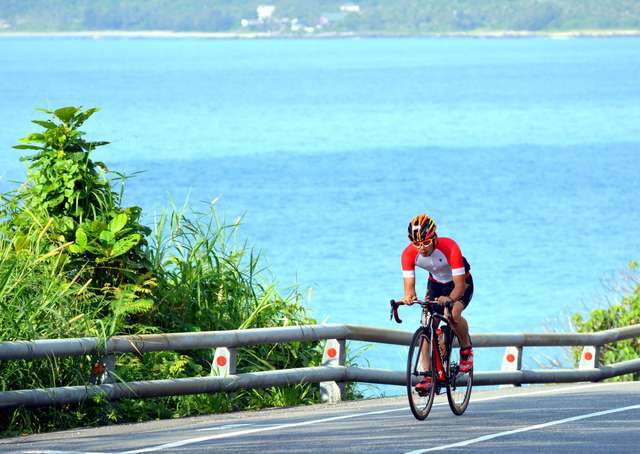 鐵人競賽-東海岸自行車賽道比賽中