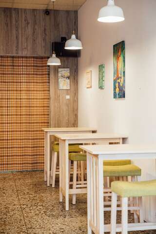 店內採木製桌椅擺設，溫馨舒適-臺東縣政府（慢食計畫）提供