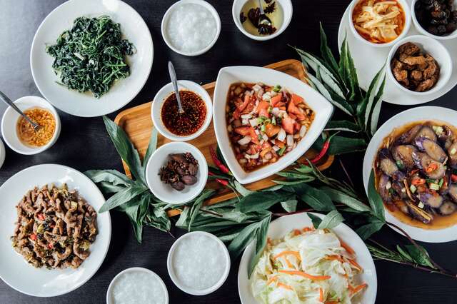 满满一桌丰富的合菜菜色-台东县政府（慢食计画）提供