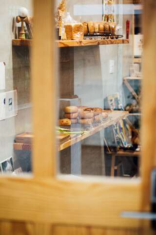 店内的面包远远望去就好美-台东县政府（慢食计画）提供