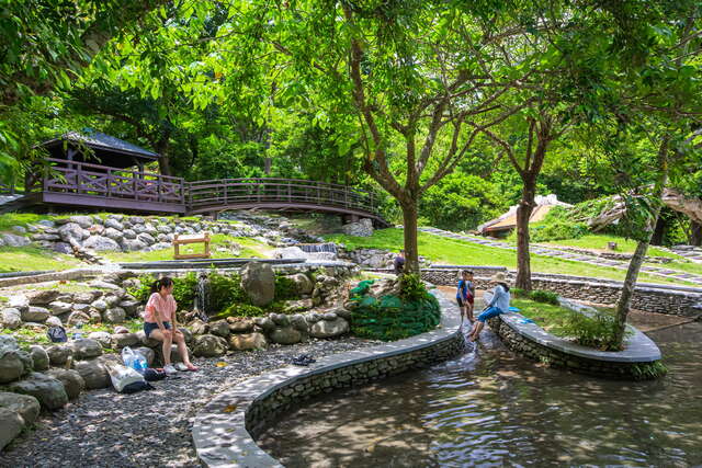 水流脚底按摩步道