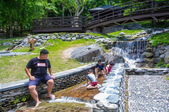 水流腳底按摩步道