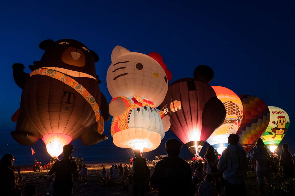 太麻里热气球光雕音乐会今清晨疗癒登场 万人海滩共迎唯美曙光