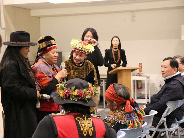 慶祝沙桂花與安聖惠兩位魯凱族當代原住民女性藝術家的展覽開幕_圖片取自台東縣政府縣政新聞