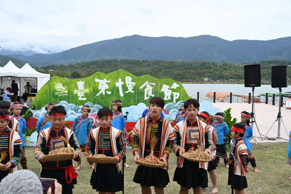 來自南橫山上的「霧鹿國小合唱團」吟唱布農族古謠拉開序幕_圖片取自台東縣政府縣政新聞