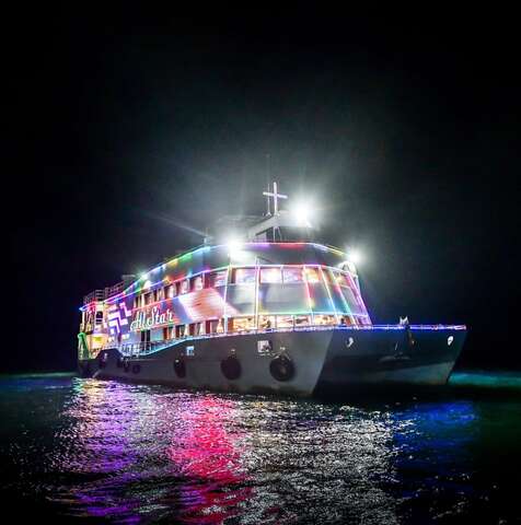 芭达雅全明星晚宴游轮_照片为台东县政府提供