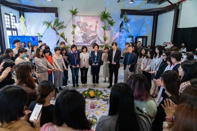 臺東縣長饒慶鈴出席參與啟動儀式「祝福療癒」，為活動正式揭開序幕_圖片取自臺東縣政新聞