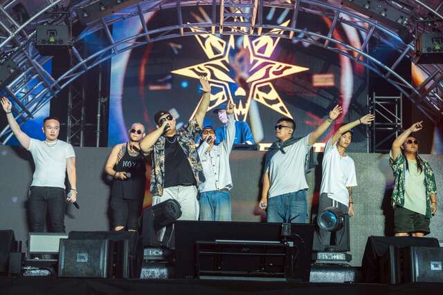 海盗娱乐演出_图片取自台东县政新闻