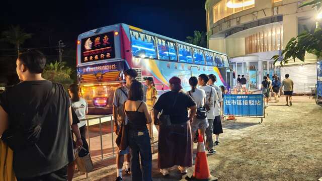 台東縣政府今年首度與企業合作推動綠色交通，鼓勵民眾搭乘接駁車_圖片取自台東縣政新聞