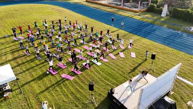 2025自然醒慢活祭「東海岸長濱liao天室」首場「百人晨曦瑜珈」_圖片取自台東縣政新聞