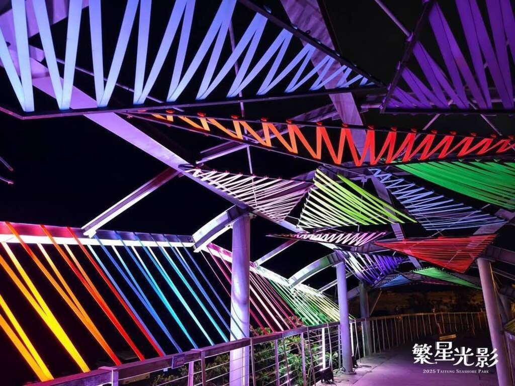 透過視覺藝術創作轉化成地方生命力，展現出臺東在地文化復興與藝術再生的堅韌精神。_照片為臺東縣政府提供