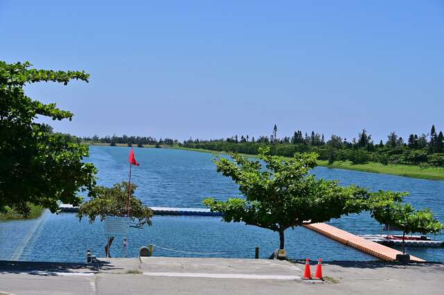 每日上午8時至下午5時免費開放民眾下水游泳_照片取自臺東縣政府縣政新聞