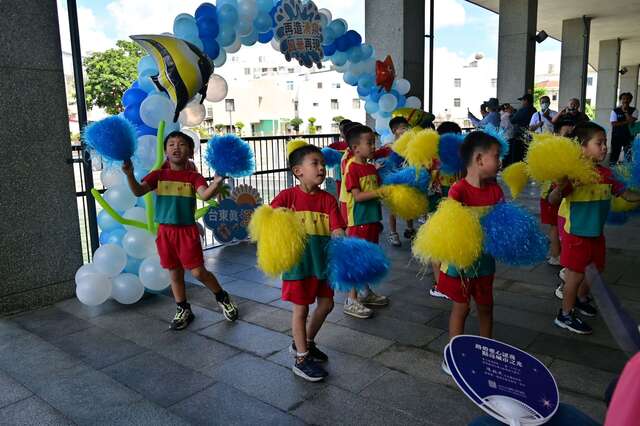 市立幼兒園的小朋友們，帶來活力滿滿的歌舞表演揭開序幕_照片取自臺東縣政府縣政新聞