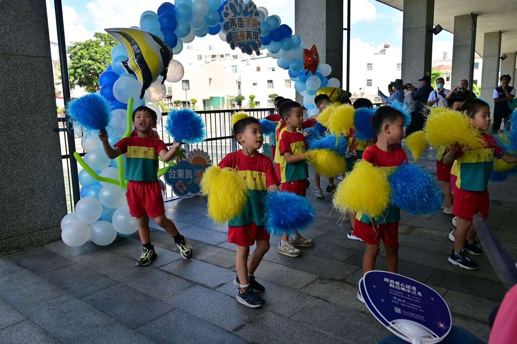 市立幼兒園的小朋友們，帶來活力滿滿的歌舞表演揭開序幕_照片取自臺東縣政府縣政新聞