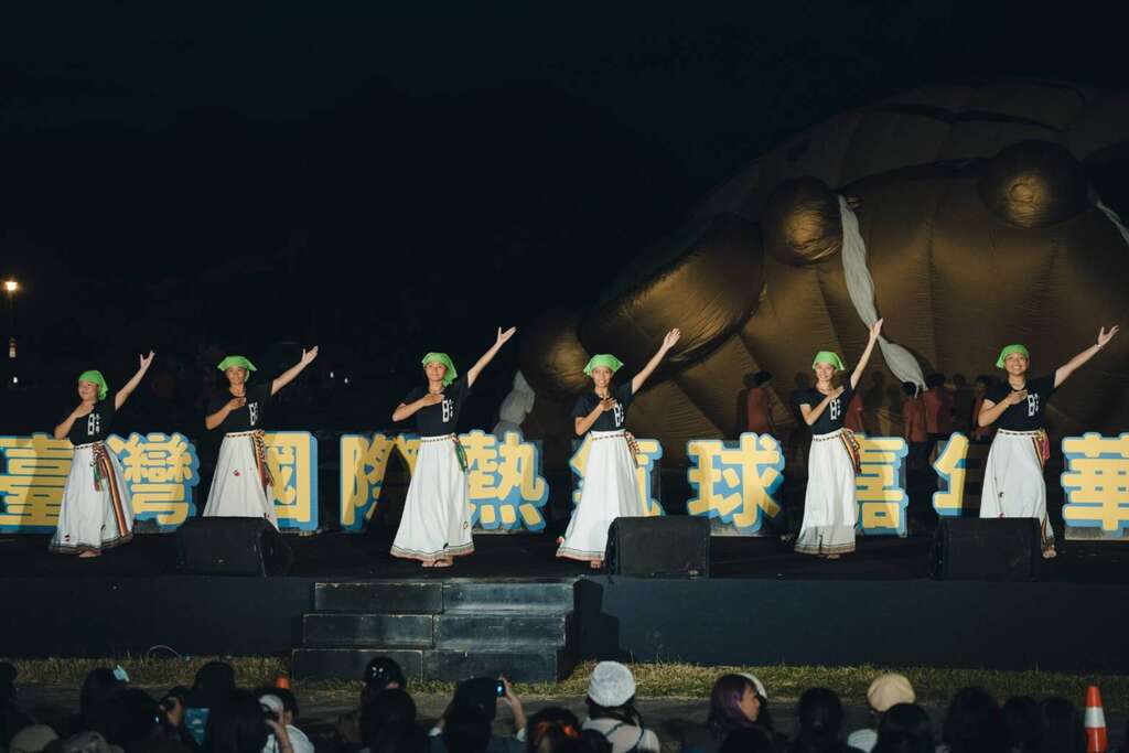「大地之舞」舞團帶來的傳統文化表演開場_圖片取自臺東縣政府縣政新聞
