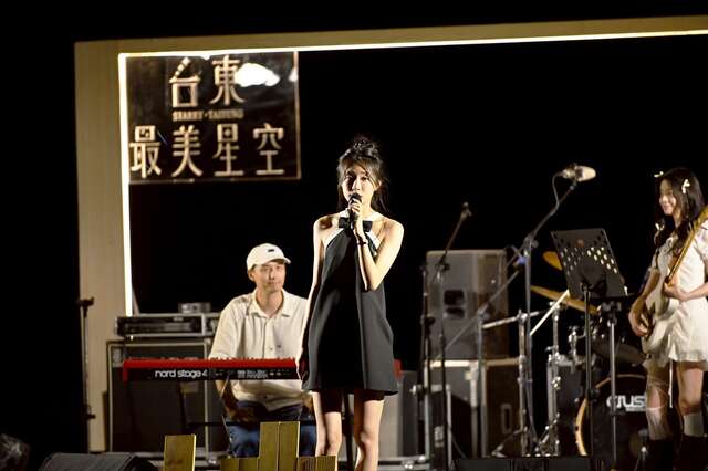 壓軸登場的則是擅長抒情曲風的創作歌手陳華_照片為臺東縣政府提供