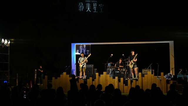 壓軸登場「拍謝少年」以台語搖滾的獨特風格掀起全場高潮_照片取自臺東縣政府縣政新聞