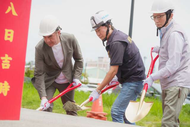 火車站停車場修建動土照_圖片取自臺東縣政府縣政新聞