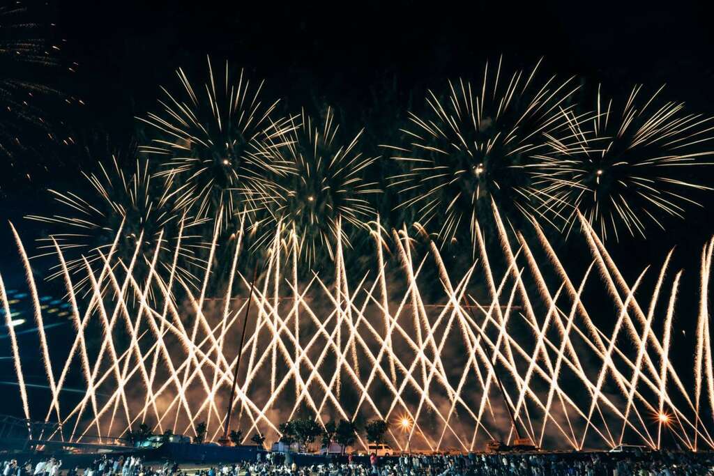 台東限定「光橋煙火」佈滿整個夜空_圖片取自臺東縣政府縣政新聞