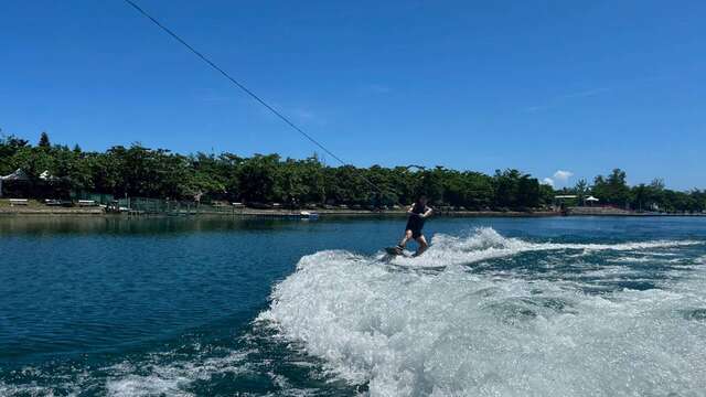 寬板滑水體驗_圖片取自臺東縣政府縣政新聞