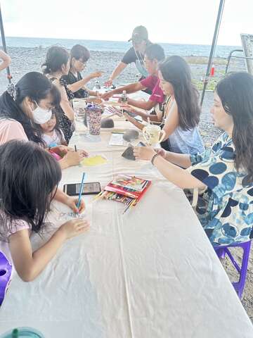 現場同時規劃在地療癒系市集_圖片取自臺東縣政府縣政新聞