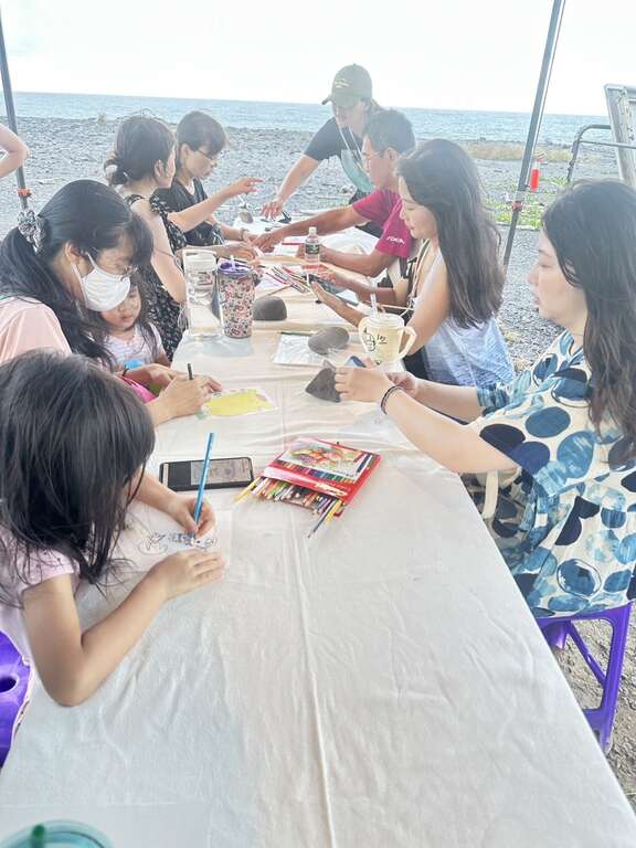 現場同時規劃在地療癒系市集_圖片取自臺東縣政府縣政新聞