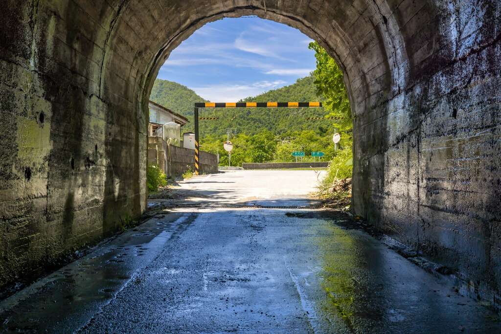 隧道出口視野開闊