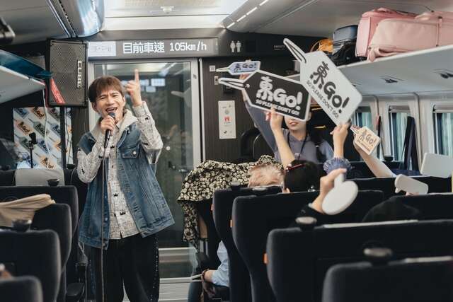 王宏恩上車演唱_圖片取自臺東縣政府縣政新聞