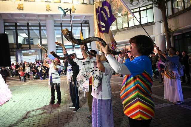 點燈活動由臺東縣聯禱會吹起號角、唱詩歌敬拜讚美揭開序幕_圖片取自臺東縣政府縣政新聞