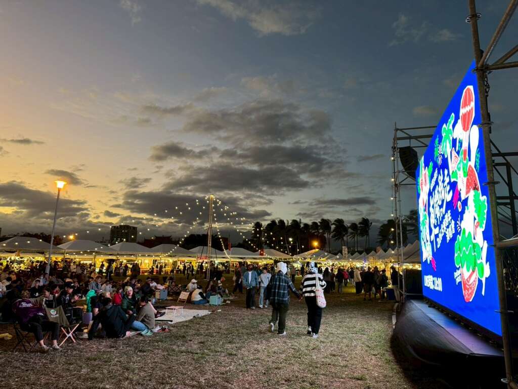 跨年推出「消费加倍券」，民众以现金100元兑换200元消费券_图片取自台东县政府县政新闻