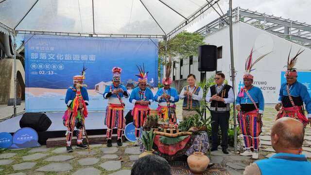 馬蘭部落耆老的傳統祈福_圖片取自臺東縣政府縣政新聞