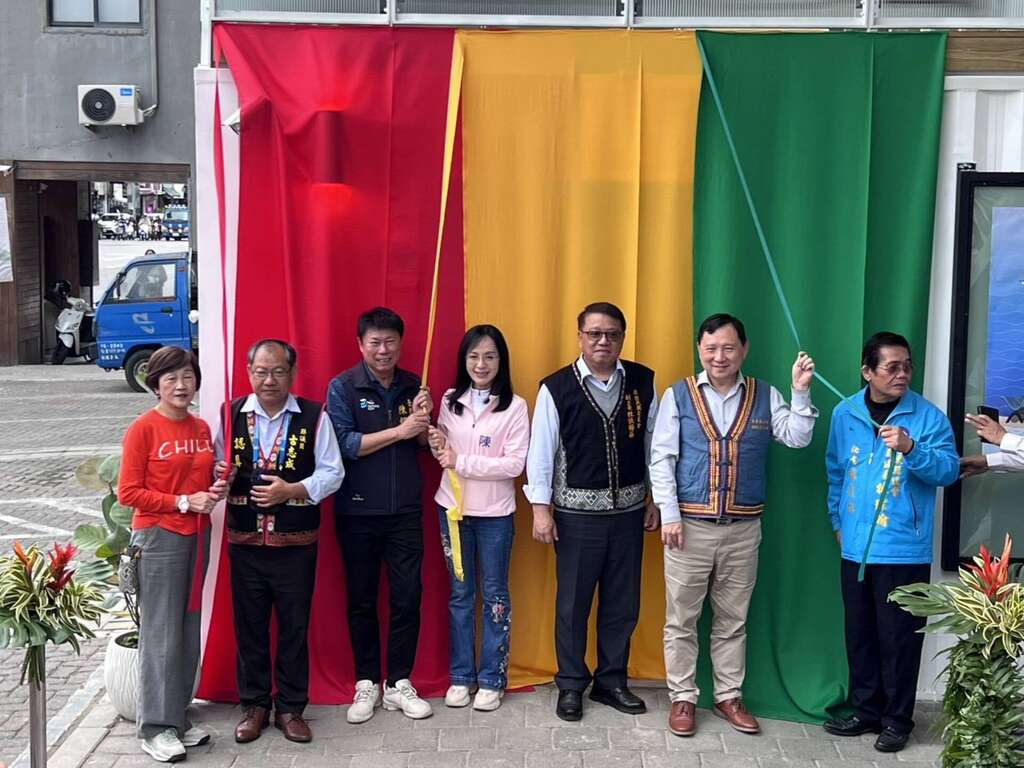 位於臺東舊站特區地標「台東波浪屋」的「部落文化旅遊櫥窗」揭幕儀式_圖片取自臺東縣政府縣政新聞