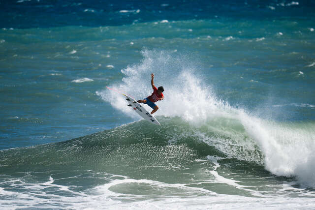 各國選手在競技體驗後，都對臺東金樽浪點高度肯定_照片為臺東縣政府提供