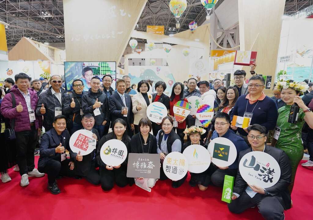 臺東參展團與各品牌業者大合照_圖片取自臺東縣政府縣政新聞