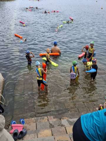 台东县政府呼吁戏水民众请务必遵循相关或管理人员指示，以确保安全。_图片取自台东县政府县政新闻