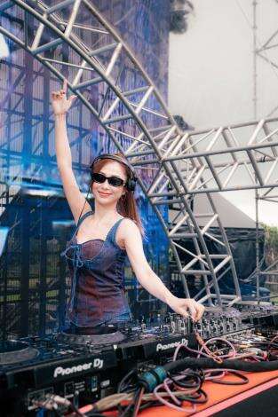 韓國話題女DJ AQUA_圖片取自臺東縣政府縣政新聞