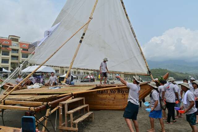 Mata No Riyal海洋之眼舟下水前_圖片取自臺東縣政府縣政新聞