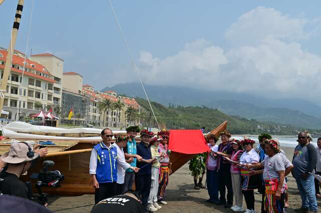 各長官參與下水儀式_圖片取自臺東縣政府縣政新聞