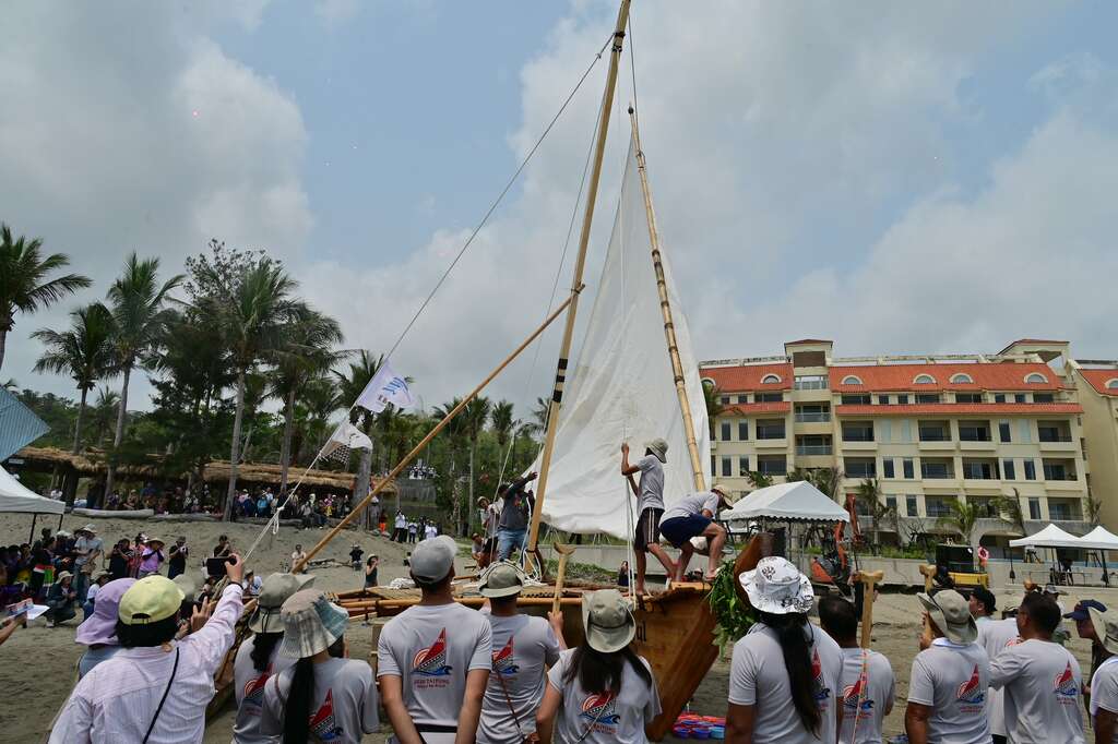 舟下水前行前準備_圖片取自臺東縣政府縣政新聞