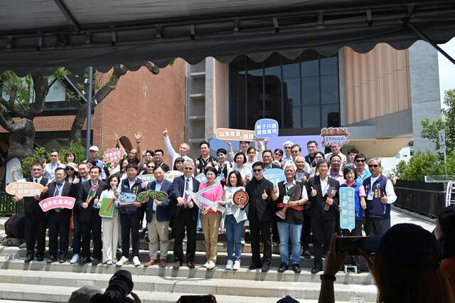 縣長及其他長官大合照_圖片來源臺東縣政府縣政新聞