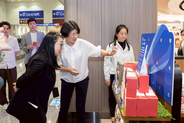 台東縣長熱情介紹商品_圖片來源臺東縣政府縣政新聞