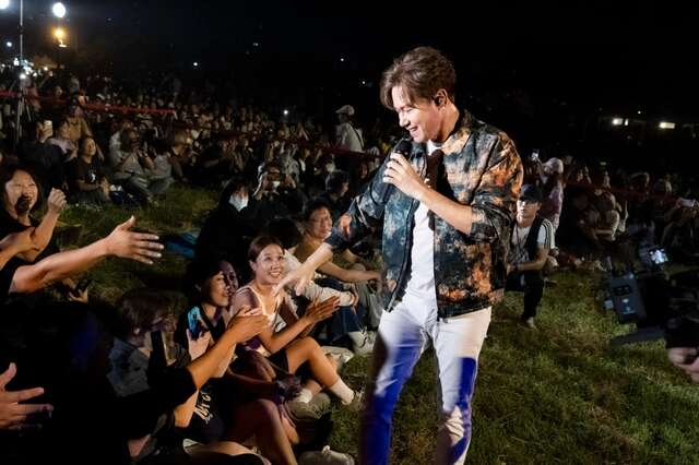 活動壓軸由情歌王子「李聖傑」深情獻唱_圖片取自臺東縣政府縣政新聞