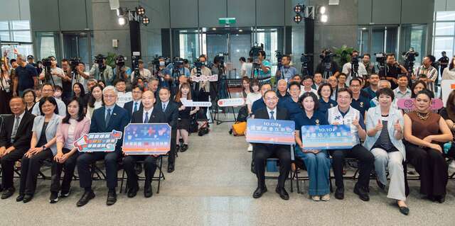 現場貴賓與媒體大合照_圖片來源台東縣政府縣政新聞