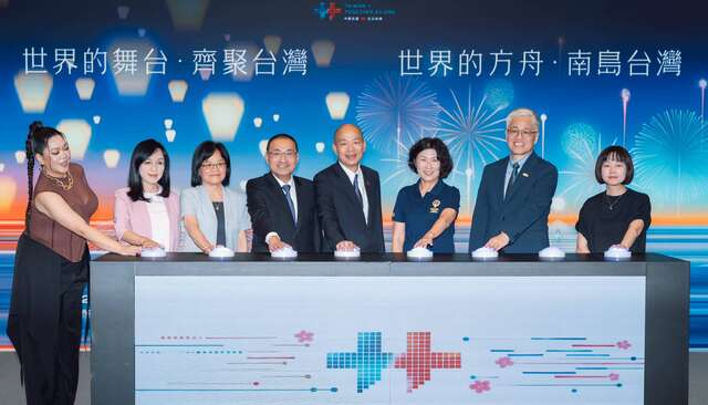 貴賓於舞台合照_圖片來源台東縣政府縣政新聞