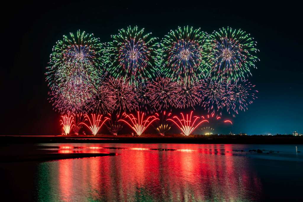 115 年台東國慶煙火、台北101 煙火懶人包：網路直播、施放時間、接駁交通與南島派對 ?r=1790923960115