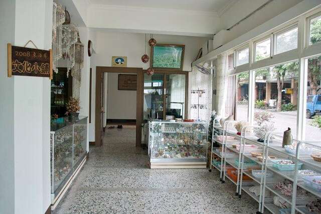 Dong Hai Shell arts and crafts shop